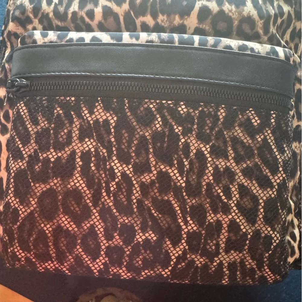 STEVE MADDEN cheetah backpack,neck pillow & luggage tag! 🤎🖤Travel in style 🖤🤎